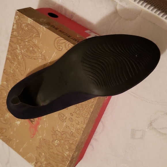 American Rag Felix Navy Pump Heel Womens 9.5 M NIB - Picture 4 of 4